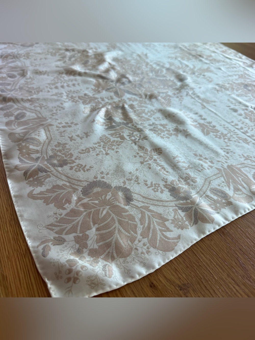 Vintage Smithsonian Institution 100% Silk Botanical Floral Scarf Made in Japan - Picture 4 of 10